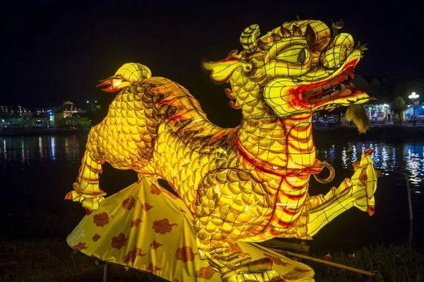 Le festival des lanternes de pleine lune de Hoi — Photo