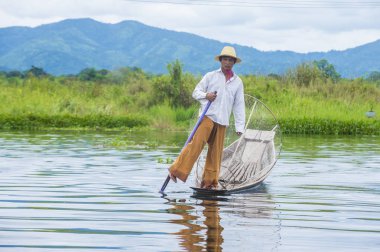 Birman balıkçı Inle Gölü