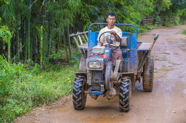 Agricultor birmanês em Mianmar — Fotografia de Stock