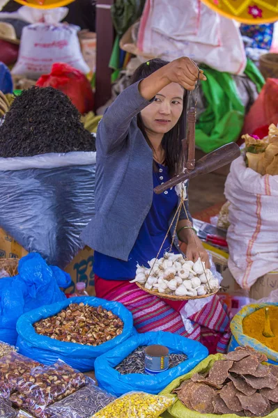 Vendeur de légumes au Myanmar — Photo