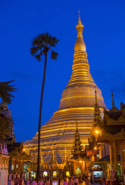 Shwedagon pagoda in yangon, Myanmar — стоковое фото