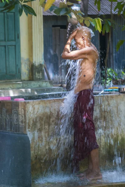 Monniken in het klooster van de Mahagandayon-Myanmar — Stockfoto