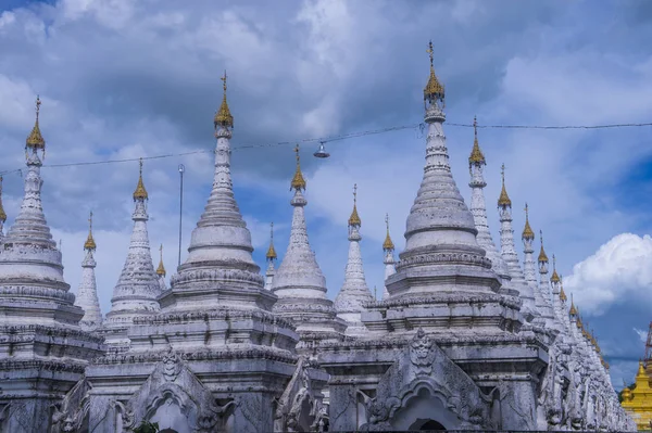 Пагода Сандамуни в Мандалае, Мьянма — стоковое фото