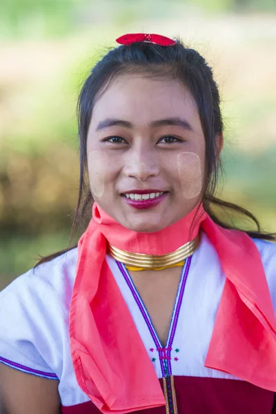 Портрет женщины из племени Каян в Мьянме — стоковое фото