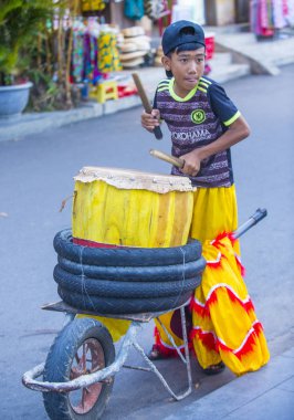 Hoi sonbahar festiaval ortalarında bir