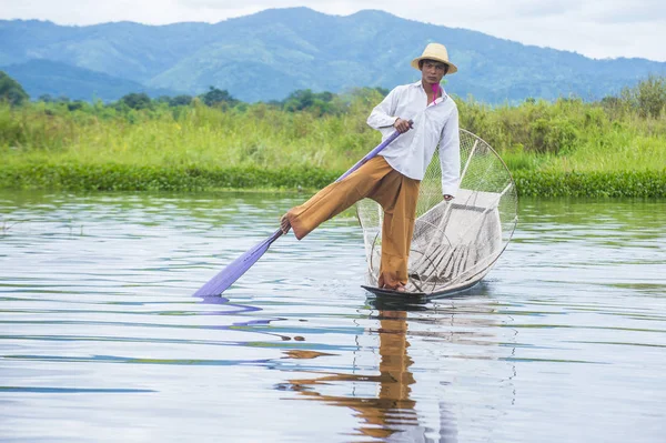 Birman balıkçı Inle Gölü — Stok fotoğraf