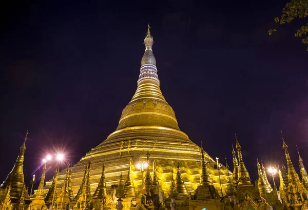 Shwedagon pagoda in yangon, Myanmar — стоковое фото