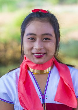 Kayan kabile kadın Myanmar portresini