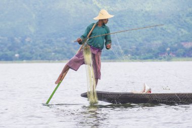 Birman balıkçı Inle Gölü