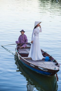  Ao Dai elbise ile Vietnam kadın