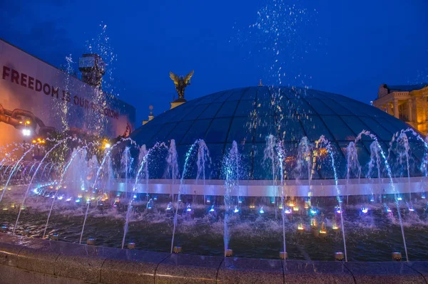 Fuentes de Kiev en Maidan Nezalezhnosti —  Fotos de Stock