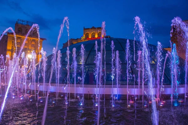 Киевские фонтаны на Майдане Независимости — стоковое фото