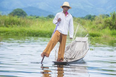 Birman balıkçı Inle Gölü