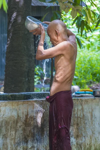 Monjes en el Monasterio Mahagandayon Myanmar — Foto de Stock