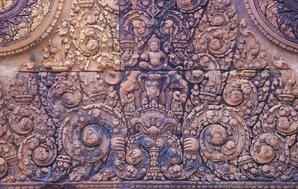 カンボジアでバンテアイ ・ スレイ寺院 — ストック写真