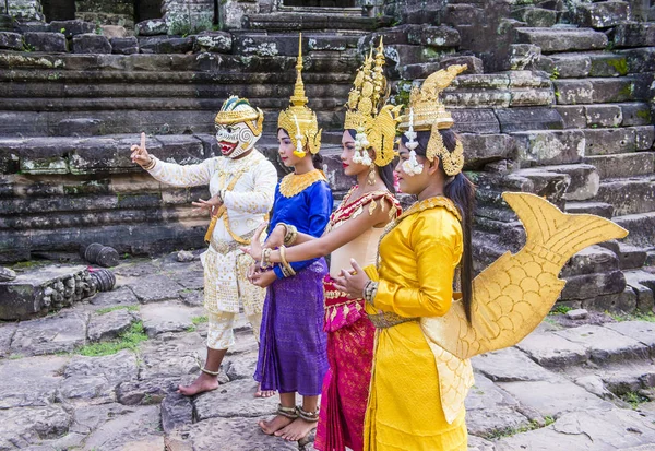 Kamboçyalılar Apsara dansçılar — Stok fotoğraf