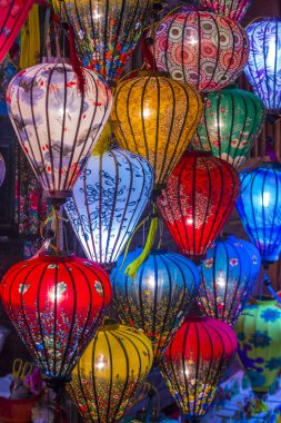 Hoi bir dolunay Lantern Festivali