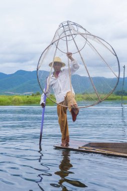 Birman balıkçı Inle Gölü