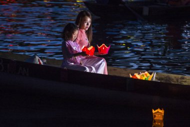 Hoi bir dolunay Lantern Festivali