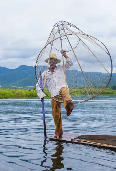 Birman balıkçı Inle Gölü — Stok fotoğraf