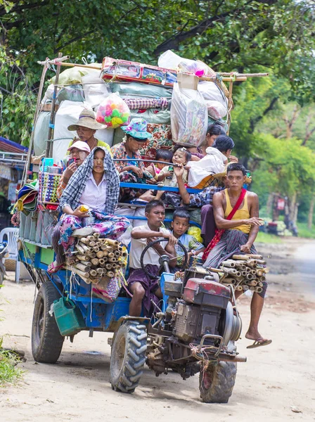 Burmesische Bauern in Kurzsichtigkeit — Stockfoto