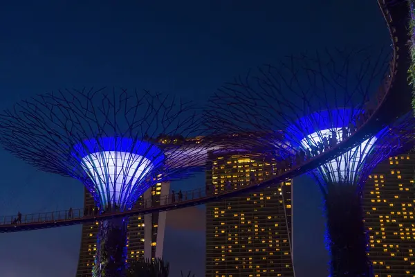 Садовники у залива в Сингапуре — стоковое фото