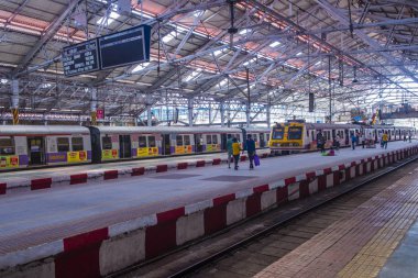  Mumbai Hindistan banliyö demiryolu