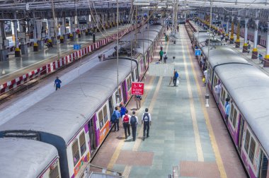  Mumbai Hindistan banliyö demiryolu