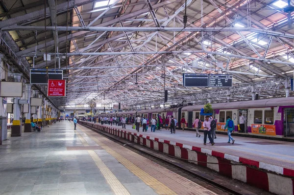 Mumbai India ferrocarril suburbano — Foto de Stock