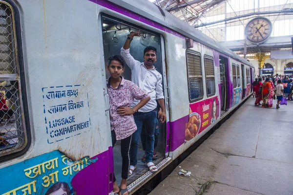 Mumbai India ferrocarril suburbano —  Fotos de Stock