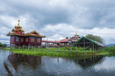 Myanmar 'daki Nga Phe Kyaung Manastırı