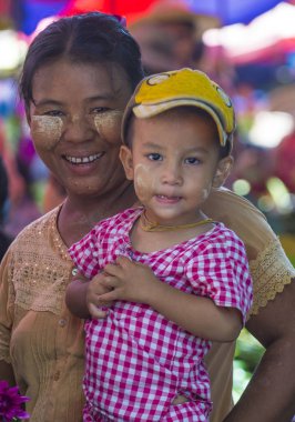 Myanmar 'daki köylüler.