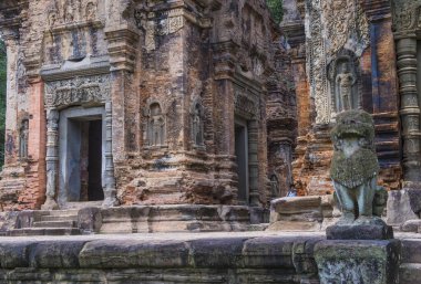 Siem Reap, Kamboçya - Ekim 17: Banteay Srei Tapınağı üzerinde 17 Ekim 2017 Kamboçya Siem Reap yakınındaki Banteay Srey Hindu tanrısı Shiva adanmış bir 10 yüzyıla tapınaktır