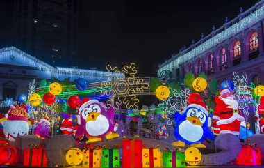 Macau - 29 Aralık 2019 'daki yıllık Macau Light festivali sırasında Macau' da ışık kurulumu.