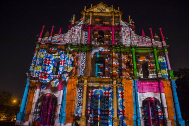 Macau - 29 Aralık: 29 Aralık 2019 'daki yıllık Macau Light festivali sırasında Macau' daki St Pauls Harabeleri cephesinde projeksiyon gösterisi.