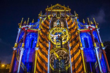 Macau - 29 Aralık: 29 Aralık 2019 'daki yıllık Macau Light festivali sırasında Macau' daki St Pauls Harabeleri cephesinde projeksiyon gösterisi.