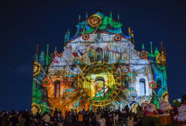 Macau - 29 Aralık: 29 Aralık 2019 'daki yıllık Macau Light festivali sırasında Macau' daki St Pauls Harabeleri cephesinde projeksiyon gösterisi.