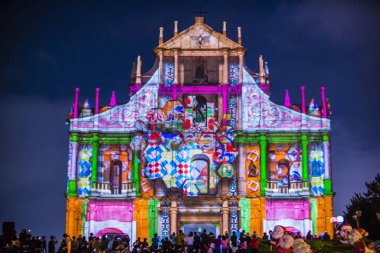 Macau - 29 Aralık: 29 Aralık 2019 'daki yıllık Macau Light festivali sırasında Macau' daki St Pauls Harabeleri cephesinde projeksiyon gösterisi.