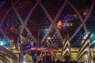 Macau - 30 Aralık: 30 Aralık 2019 tarihinde, Lisboa Otel ve Kumarhanesi 'nin dışı Macau' da. Otel 1970 'te açıldı ve toplamda 2.362 odası var.