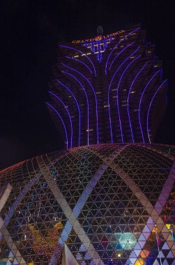Macau - 30 Aralık: 30 Aralık 2019 tarihinde, Lisboa Otel ve Kumarhanesi 'nin dışı Macau' da. Otel 1970 'te açıldı ve toplamda 2.362 odası var.