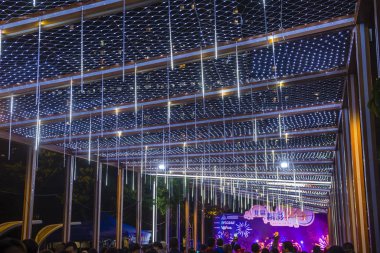 Macau - 29 Aralık 2019 'daki yıllık Macau Light festivali sırasında Macau' da ışık kurulumu.