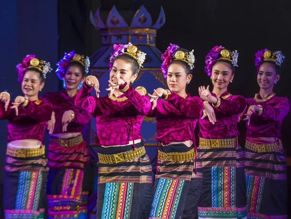 Chiang Mai Thailand Nov Thai Dancers Perform Yee Peng Festival — стоковое фото
