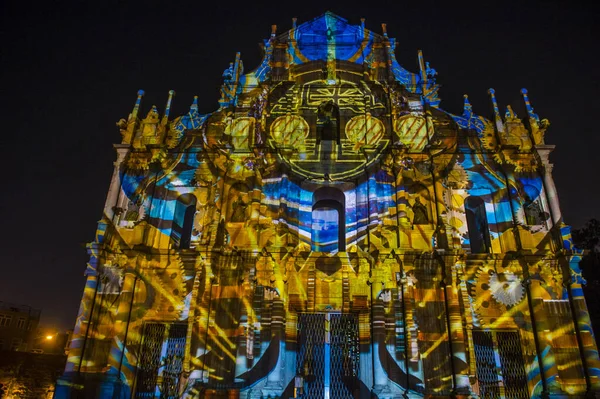 Macau - 29 Aralık: 29 Aralık 2019 'daki yıllık Macau Light festivali sırasında Macau' daki St Pauls Harabeleri cephesinde projeksiyon gösterisi.