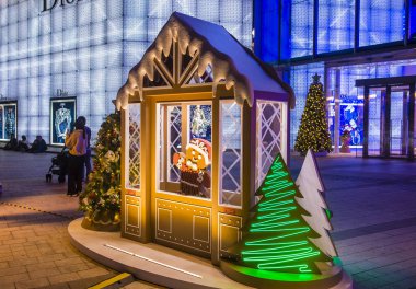 Macau - 29 Aralık 2019 'daki yıllık Macau Light festivali sırasında Macau' da ışık kurulumu.