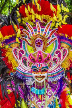 Bacolod, Filipinler - 27 Ekim 2019 'da Bacolod Filipinler' de düzenlenen Masskara Festivali 'ne katıldı. Masskara, her dört Ekim Pazar günü düzenlenen yıllık bir festivaldir.