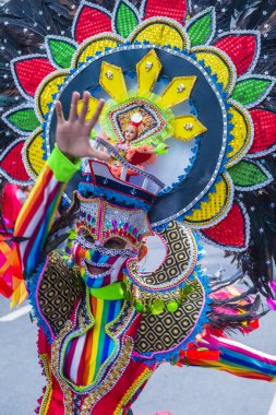 Bacolod, Filipinler - 27 Ekim 2019 'da Bacolod Filipinler' de düzenlenen Masskara Festivali 'ne katıldı. Masskara, her dört Ekim Pazar günü düzenlenen yıllık bir festivaldir.
