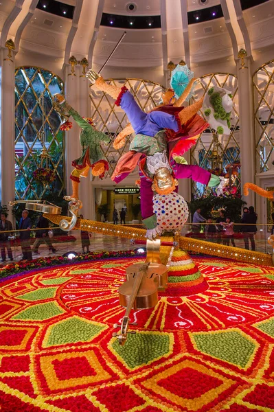 マカオ 2020年1月1日 2020年1月1日にマカオのウィンパレスホテルで花の作品 デザイナーのプレストン ベイリーがデザインした大規模な花の彫刻 — ストック写真