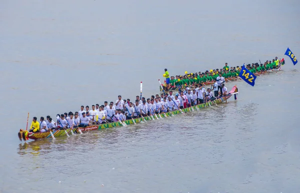 Phnom Penh Cambodia Nov Corsa Barca Nel Fiume Tonle Sap — Foto Stock