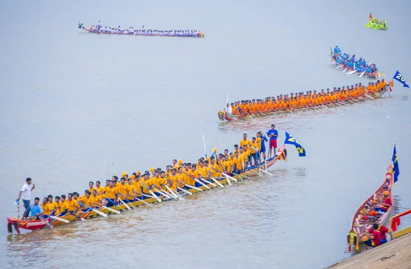 Phnom Penh Cambodia Nov Carrera Barco Río Tonle Sap Phnom —  Fotos de Stock