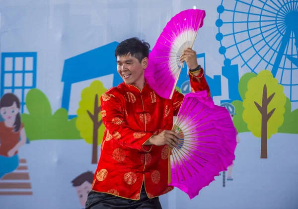 Taipei Taiwan Juni Taiwanesische Tänzerin Performance Während Des Taipei Drachenbootfestivals — Stockfoto